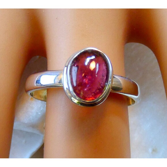 Natural 1.5Ct Pink Tourmaline Sterling Silver Solitaire Ring Sz 7.75 - Picture 1 of 8